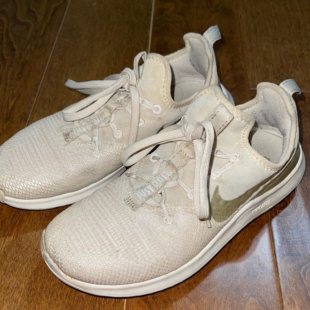 Nike Women’s Free TR8 Shoes